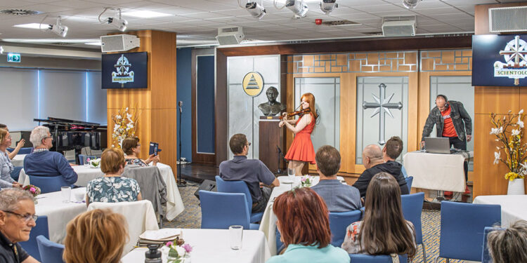 Tiszta szívvel segítünk: Jótékonysági koncert a Szcientológia Egyházban