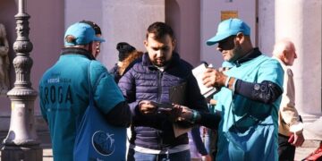 Olaszországban 300 szcientológus önkéntes 500 000 drogmegelőző füzetet osztott ki